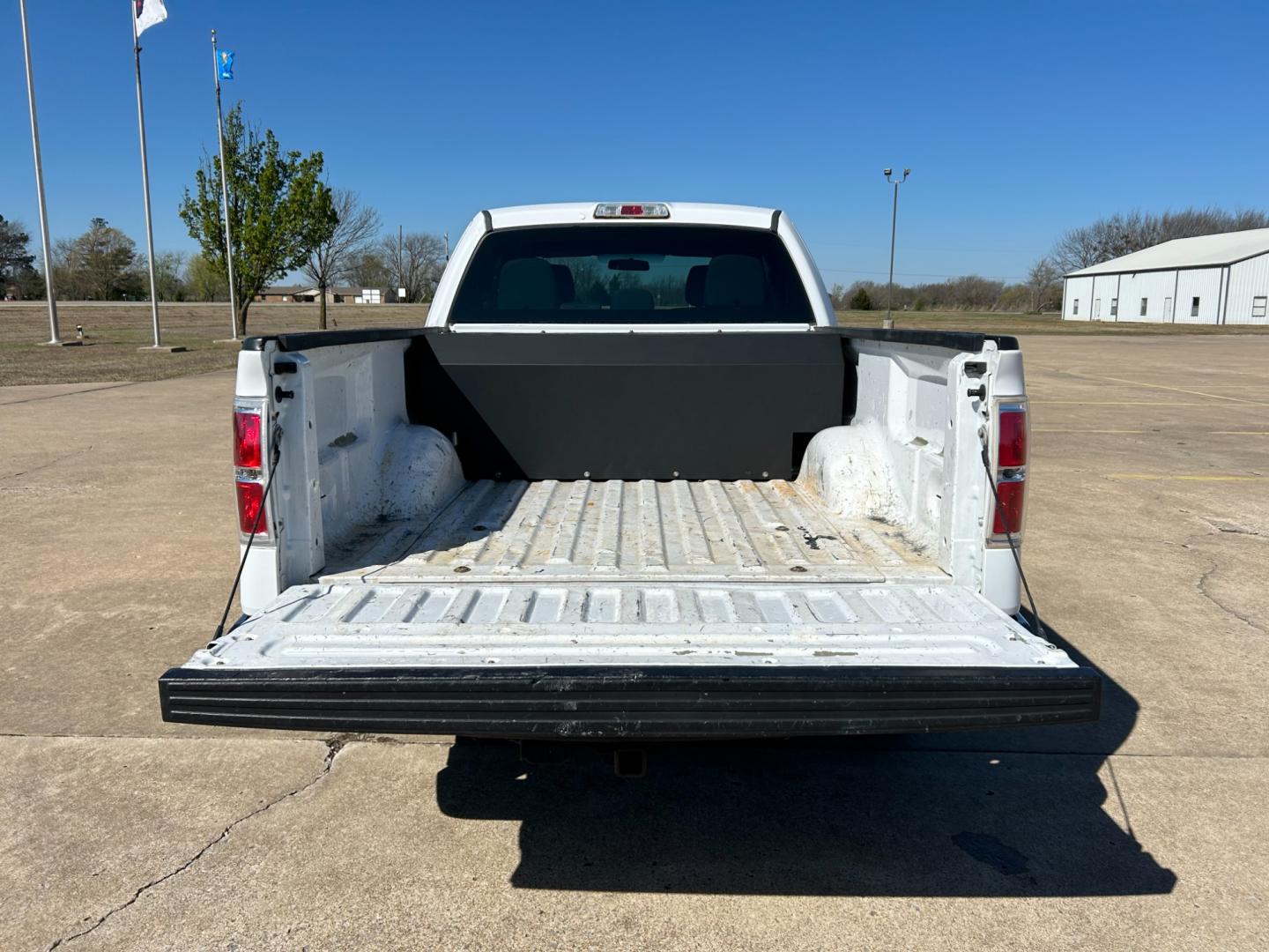 2014 White /Gray Ford F-150 XLT SuperCab 8-ft. Bed 2WD (1FTEX1CM9EK) with an 3.7L V6 DOHC 24V engine, 6-Speed Automatic transmission, located at 17760 Hwy 62, Morris, OK, 74445, (918) 733-4887, 35.609104, -95.877060 - 2014 FORD F-150 XLT SUPERCAB 8-ft. BED 2WD 3.7L V6 FEATURES KEYLESS REMOTE ENTRY, POWER LOCKS, POWER WINDOWS, AM/FM STEREO, SIRIUS XM STEREO, CD PLAYER, AUXILLARY PORT, HANDS-FREE BLUETOOTH CALLING, CRUISE CONTROL, TRACTION CONTROL, MULTI-FUNCTIONING STEERING WHEEL CONTROLS. HAS 169,145 MILES WITH 2 - Photo#15